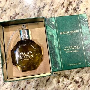 New Molton Brown London Re-Charge Black Pepper Bath & Shower Gel - 2.5 oz